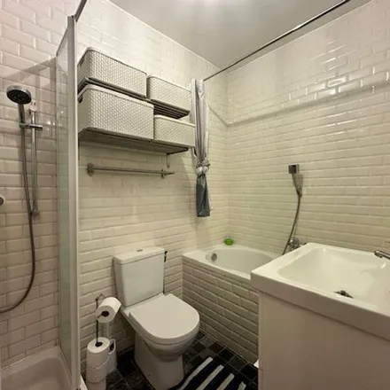 Rent this 3 bed apartment on Vondelstraat 150 in 2513 EZ The Hague, Netherlands