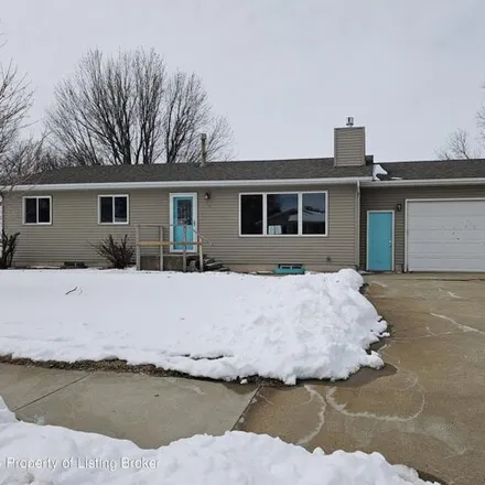 Buy this 5 bed house on 648 3rd Avenue Southwest in Dickinson, ND 58601
