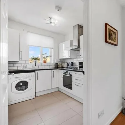 Image 3 - Vera Court, Grace Place, Bromley-by-Bow, London, E3 3DD, United Kingdom - Apartment for sale
