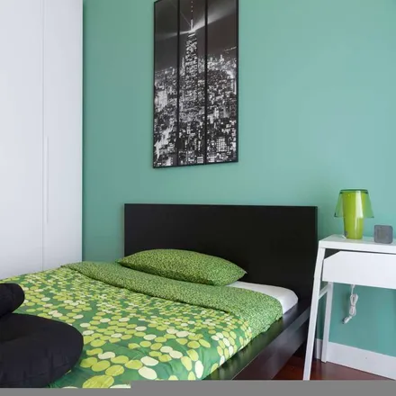 Rent this 6 bed room on Via Cesare Balbo in 27, 20141 Milan MI