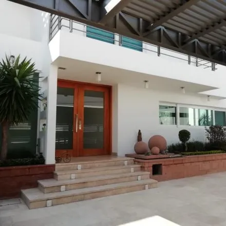 Buy this 5 bed house on Calle Paseo del Atardecer 1180 in Diamante, 36670 Irapuato