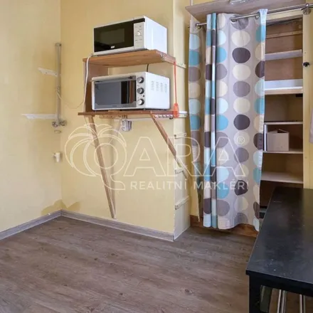 Image 3 - přírodní památka V hrobech, K Lesu, 142 00 Prague, Czechia - Apartment for rent