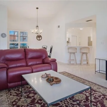 Image 7 - 582 Windsor Square, Collier County, FL 34104, USA - Condo for rent