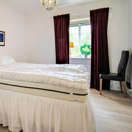 Rent this 2 bed house on Munka-Ljungby kyrka in Ljungsgårdsleden, 266 32 Ängelholms kommun