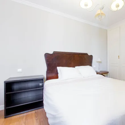 Rent this 3 bed room on Madrid in Calle de Antonio López, 68