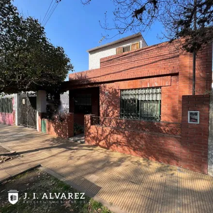 Buy this 3 bed house on Guayaquil 302 in Partido de Morón, 1712 Morón