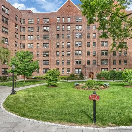 Buy this 1 bed condo on 50 Garth Road in Village of Scarsdale, NY 10583