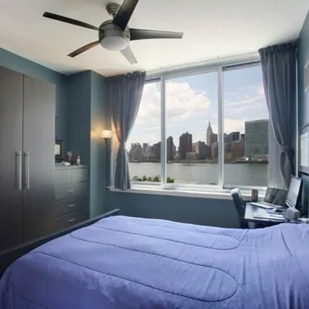 Image 3 - The View, 46-30 Center Boulevard, New York, NY 11101, USA - Condo for rent