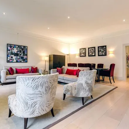 Rent this 3 bed apartment on South Kensington Museums in Exhibition Road, London