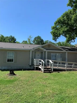 Buy this studio apartment on 2879 County Road 1708 in Henderson County, TX 75148
