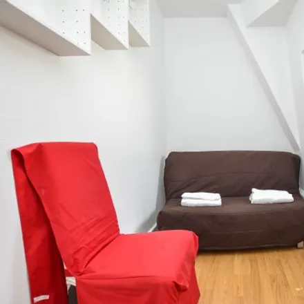Image 3 - 4 Boulevard de Clichy, 75018 Paris, France - Apartment for rent