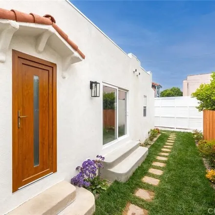 Image 4 - 3864 West 30th Street, Los Angeles, CA 90016, USA - House for sale