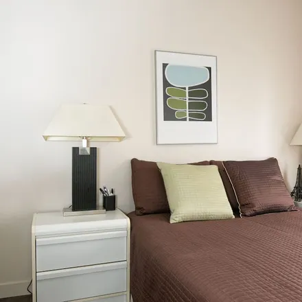Image 8 - Burnside, Victoria, BC V9A 1A6, Canada - Apartment for rent