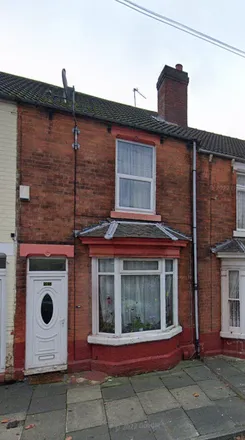 Rent this 2 bed townhouse on St Mary's Road in Doncaster, DN1 2NT