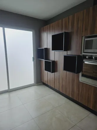 Rent this studio house on Circuito Lomas de Gran Jardín in Lomas Del Gran Jardin, 37134 León