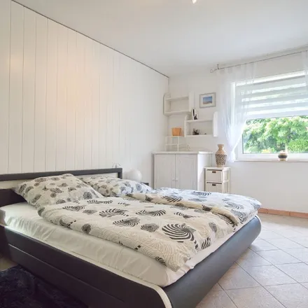 Rent this 3 bed apartment on Krekenberg 2 in 45141 Essen, Germany
