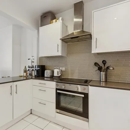 Rent this 3 bed apartment on PizzaExpress in 85-87 Parkway, London