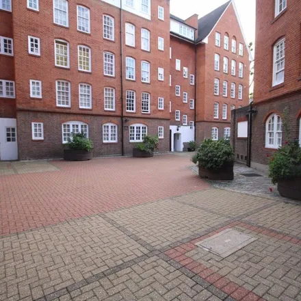 Rent this 3 bed apartment on John Islip Street in London, SW1V 2JE
