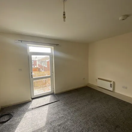Image 2 - Henry Street, Haughton Green, M34 7QF, United Kingdom - Apartment for rent