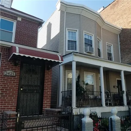 Image 1 - 2419 Frisby Avenue, New York, NY 10461, USA - Townhouse for sale