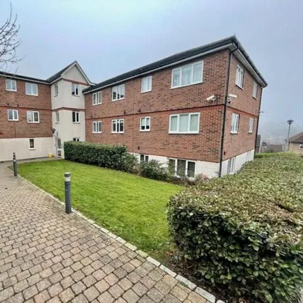 Rent this 3 bed room on 16 Pomfret Avenue in Luton, LU2 0JL