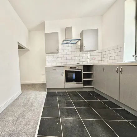 Image 2 - Victoria Street, Clayton-le-Moors, BB5 5HN, United Kingdom - Townhouse for rent