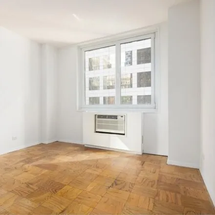 Image 2 - La Premier, West 55th Street, New York, NY 10019, USA - Apartment for rent