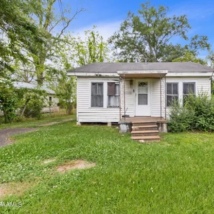 Buy this 3 bed house on 950 East Overton Street in Opelousas, LA 70570