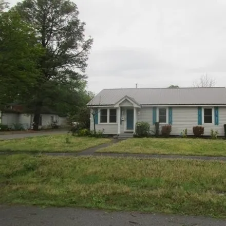 Buy this 3 bed house on 327 West 16th Street in Stuttgart, AR 72160