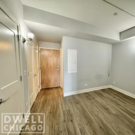 Image 8 - 300 W Division St, Unit Junior One Bed - Apartment for rent