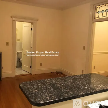 Rent this studio apartment on 19 Queensberry St