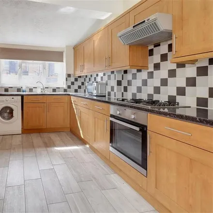 Rent this 4 bed townhouse on Addiscombe Court Road in London, CR0 6TS