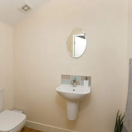 Image 5 - Holly Bank Close, York, YO24 4AD, United Kingdom - Townhouse for rent