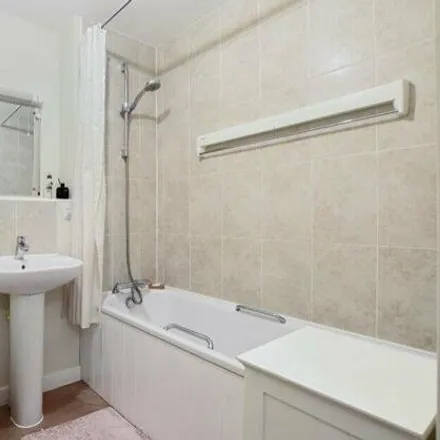Image 7 - Suthergrey House Medical Centre, St John's Road, North Watford, WD17 1BY, United Kingdom - Apartment for sale