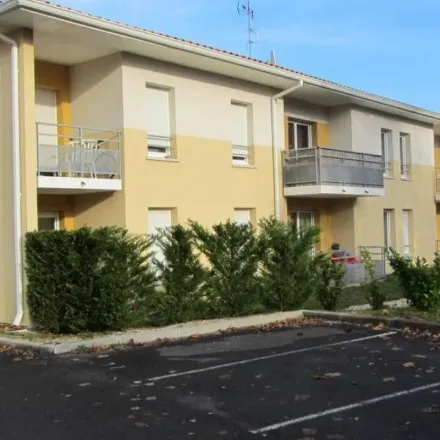 Rent this 2 bed apartment on Lesparre-Médoc in Gironde, France