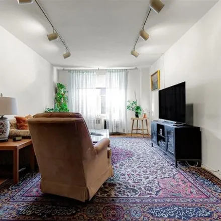 Image 3 - 67-50 Thornton Place, New York, NY 11374, USA - Apartment for sale