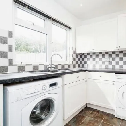 Image 5 - Mount Pleasant Road, London, RM5 3YL, United Kingdom - Townhouse for sale