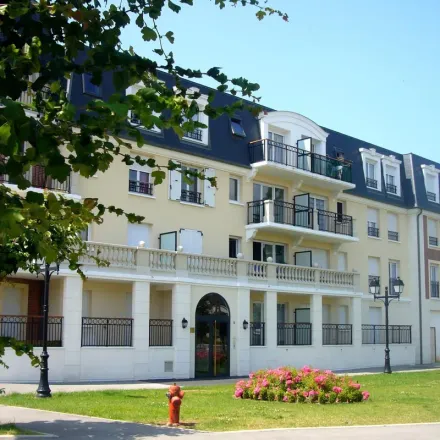 Rent this 2 bed apartment on 11 Rue de la Hante in 60800 Crépy-en-Valois, France