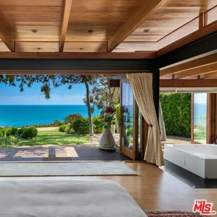 Image 7 - 32460 Pacific Coast Highway, Malibu, CA 90265, USA - House for sale