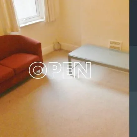 Rent this 3 bed apartment on Eskimo Blue in Lytton Road, Leicester