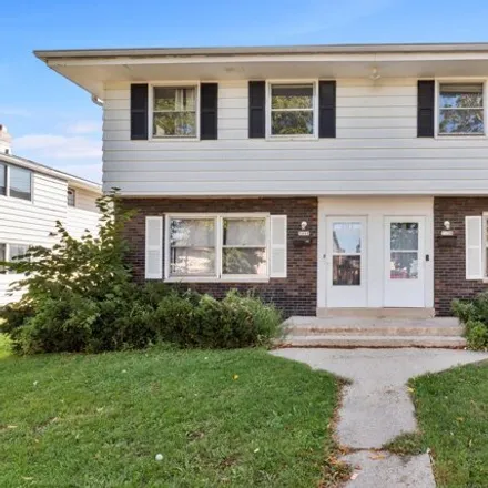 Buy this studio house on 5438 N 92nd St Unit 5440 in Milwaukee, Wisconsin