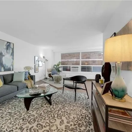 Image 2 - 2575 Palisade Avenue, New York, NY 10463, USA - Apartment for sale