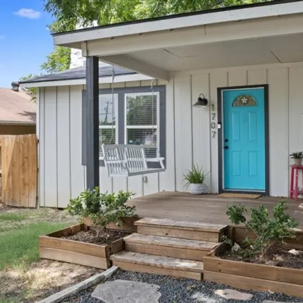 Image 2 - 1707 Steves Ave, San Antonio, Texas, 78210 - House for sale