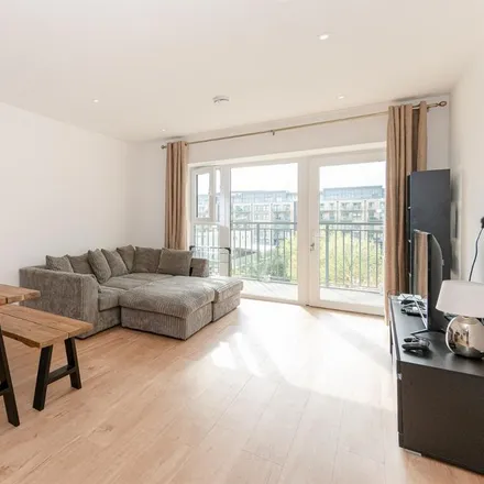 Rent this 3 bed apartment on Commander Avenue in London, NW9 4FE