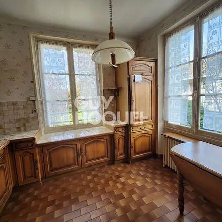 Rent this 6 bed apartment on 129 Avenue de la Paix in 45800 Saint-Jean-de-Braye, France