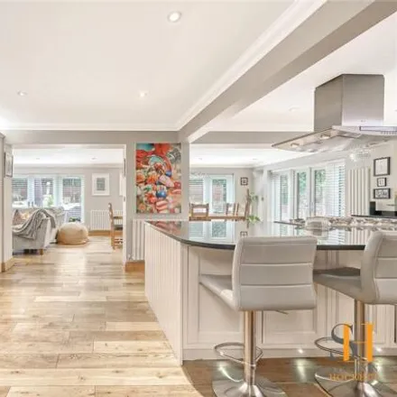 Image 2 - Abbots Close, Brentwood, CM15 8LT, United Kingdom - House for sale