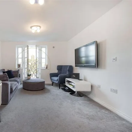 Image 5 - Marchant Close, London, NW7 2GD, United Kingdom - Apartment for rent
