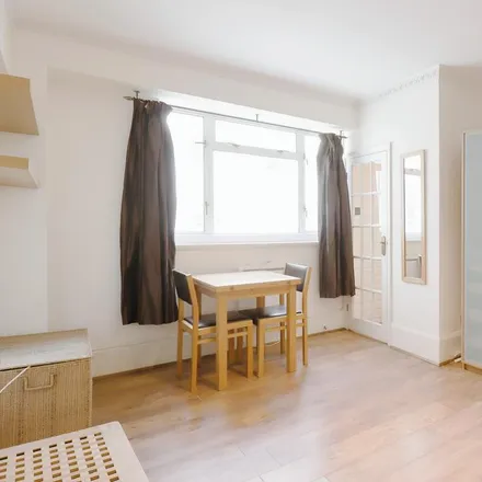 Rent this studio apartment on Sloane Avenue Mansions in Sloane Avenue, London