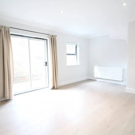 Image 5 - Mayfield Road Becontree, Green Lane, London, RM8 1YX, United Kingdom - Apartment for rent