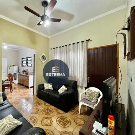 Buy this 3 bed house on Auto Posto Aymorés da Praia Grande in Avenida Presidente Kennedy 4854, Tupi